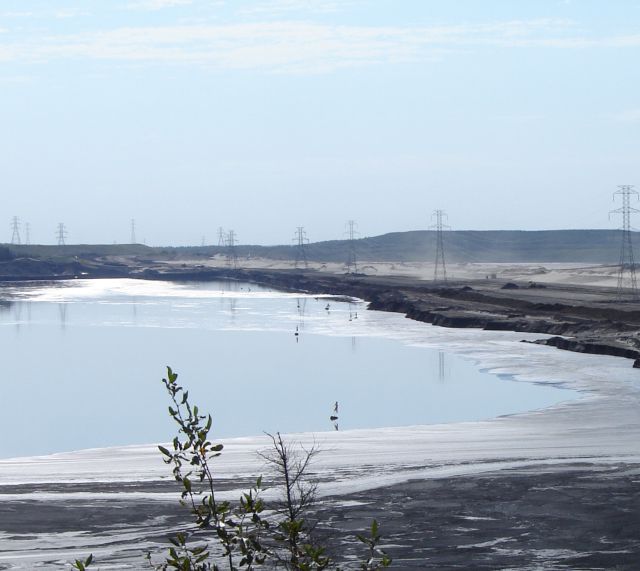 Syncrude Mildred tailings pond 2006 Photo: J. Hildebrand